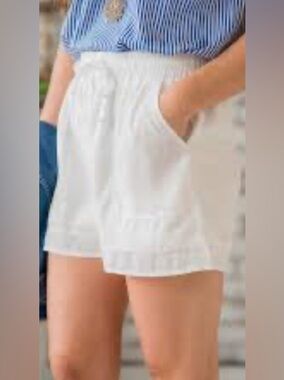NWT-XXL Universal thread, 
White Drawstring & elastic waist Comfort Shorts